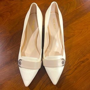 Nine West pumps, size 9 NWOTS ivory and taupe